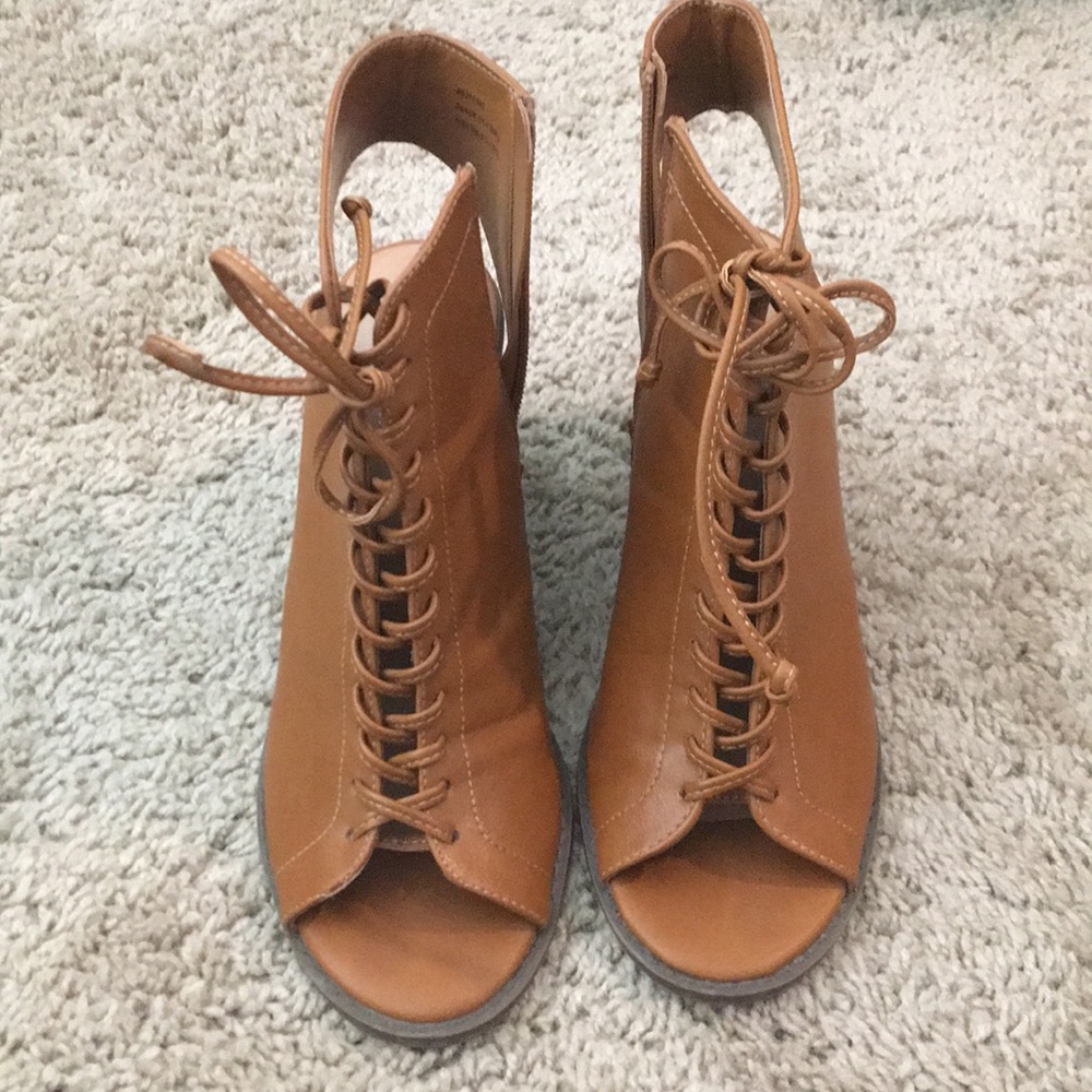 Forever 21 tan open toed heel platform